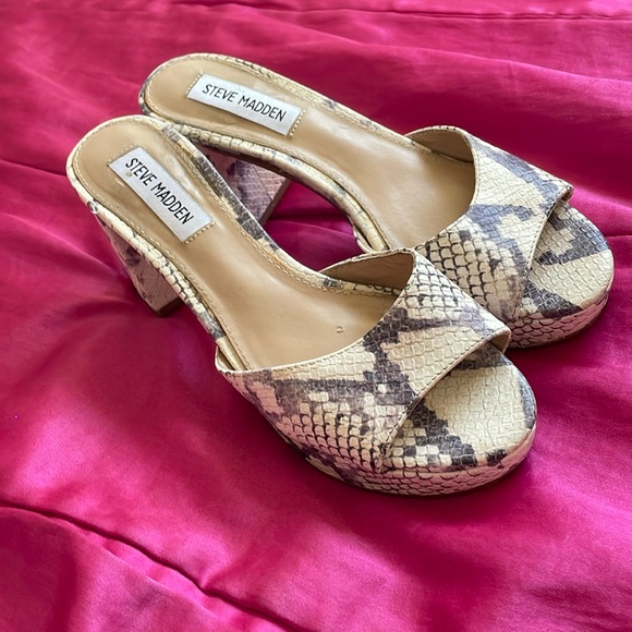 Steve Madden Shoes - Steve Madden Snake Heels 🤍